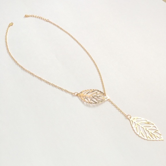 “Arya” Unique Boho Minimalist Leaf Dangle Necklace - Picture 7 of 8